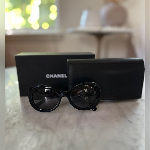 Chanel sunglasses Black with CC. Style 5469B - Picture 2 of 3